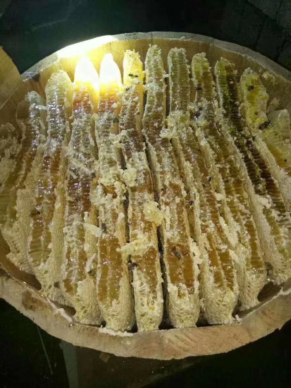土蜂蜜真实图片(土蜂蜜简介百度百科)