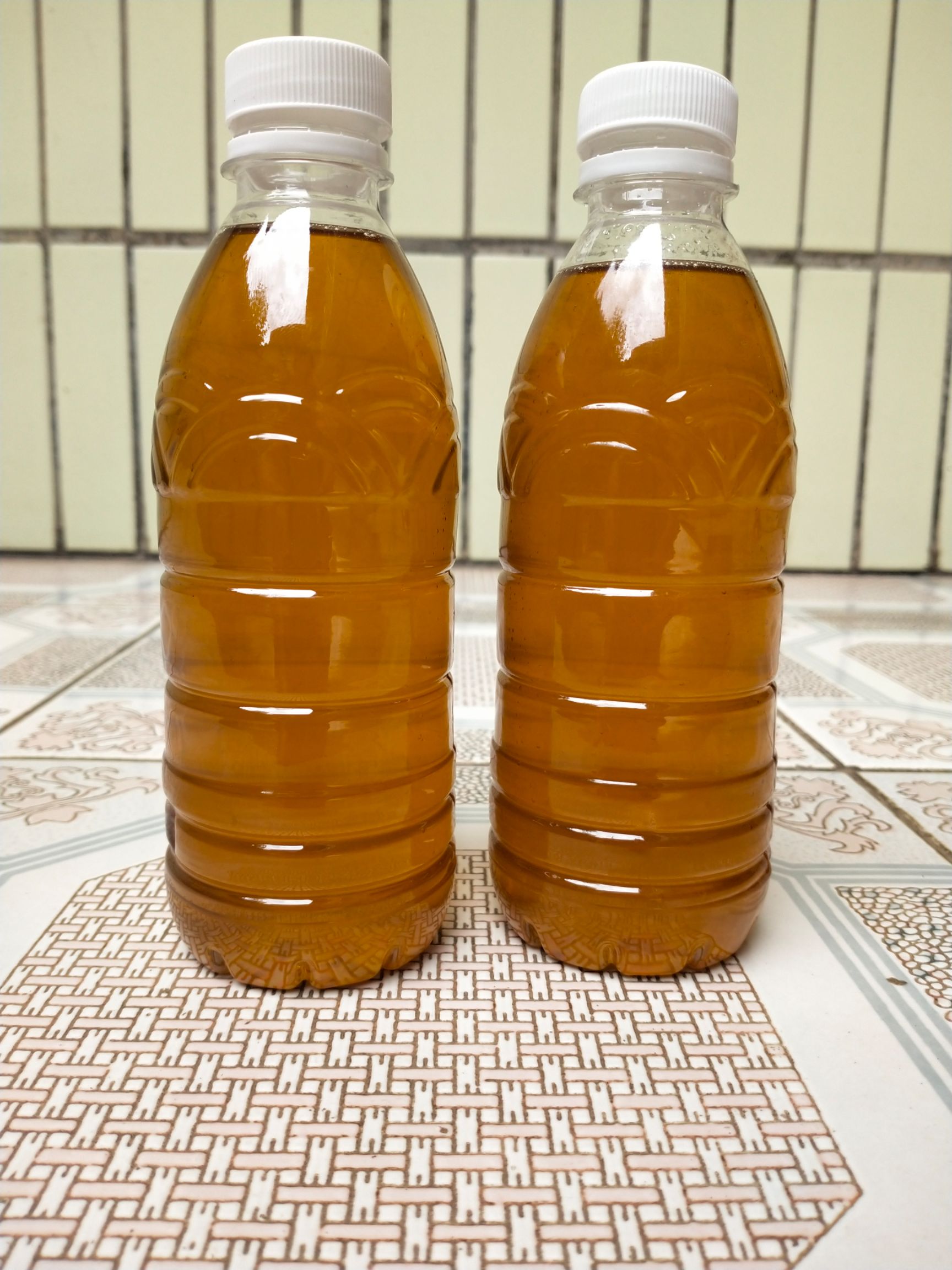  正宗山沟沟纯正核桃油,味纯透明度好,质量保证，无杂质。