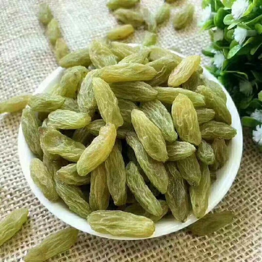 吐鲁番无核葡萄干  我家资产的葡萄每年产量5吨葡萄干地址吐鲁番市