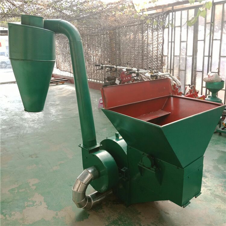  饲料粉碎机，粮食.秸秆.花生秧.地瓜秧的粉碎，猪牛饲料粉碎