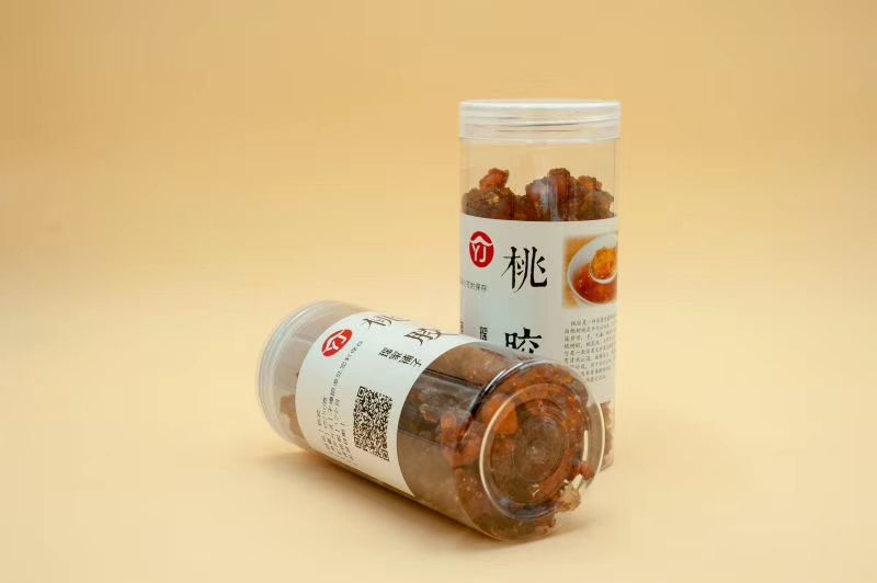  桃胶是平民燕窝，可**养颜，调经。
