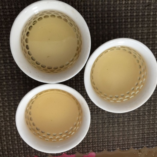 饶平县凤凰水仙茶 鸭屎香～银花香单枞茶～抽湿鸭屎香