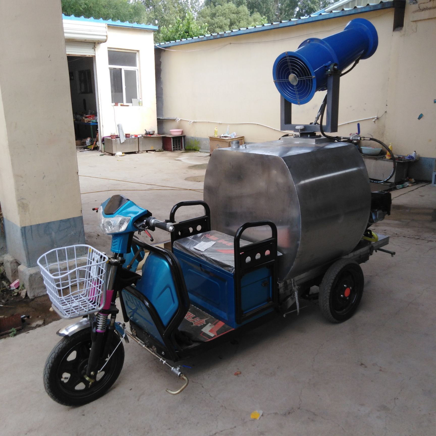 清洗机 小型轻便污渍清洗洒水车电动小款新能源