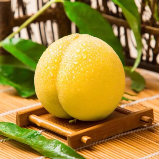 绍兴 锦绣红心黄桃，每个六两以上，个大水多，香甜可口，一箱五斤