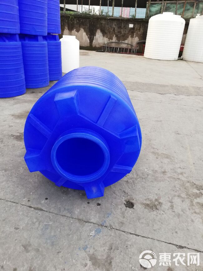  果园灌溉塑料水箱塑胶水塔厂家  圆柱立式大桶储罐批发零售