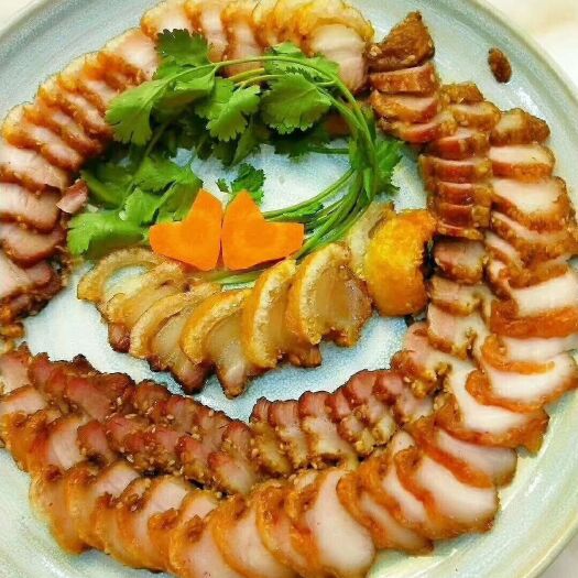 毕节 尚品炭烤脆皮五花肉，皮酥肉嫩，入口即化