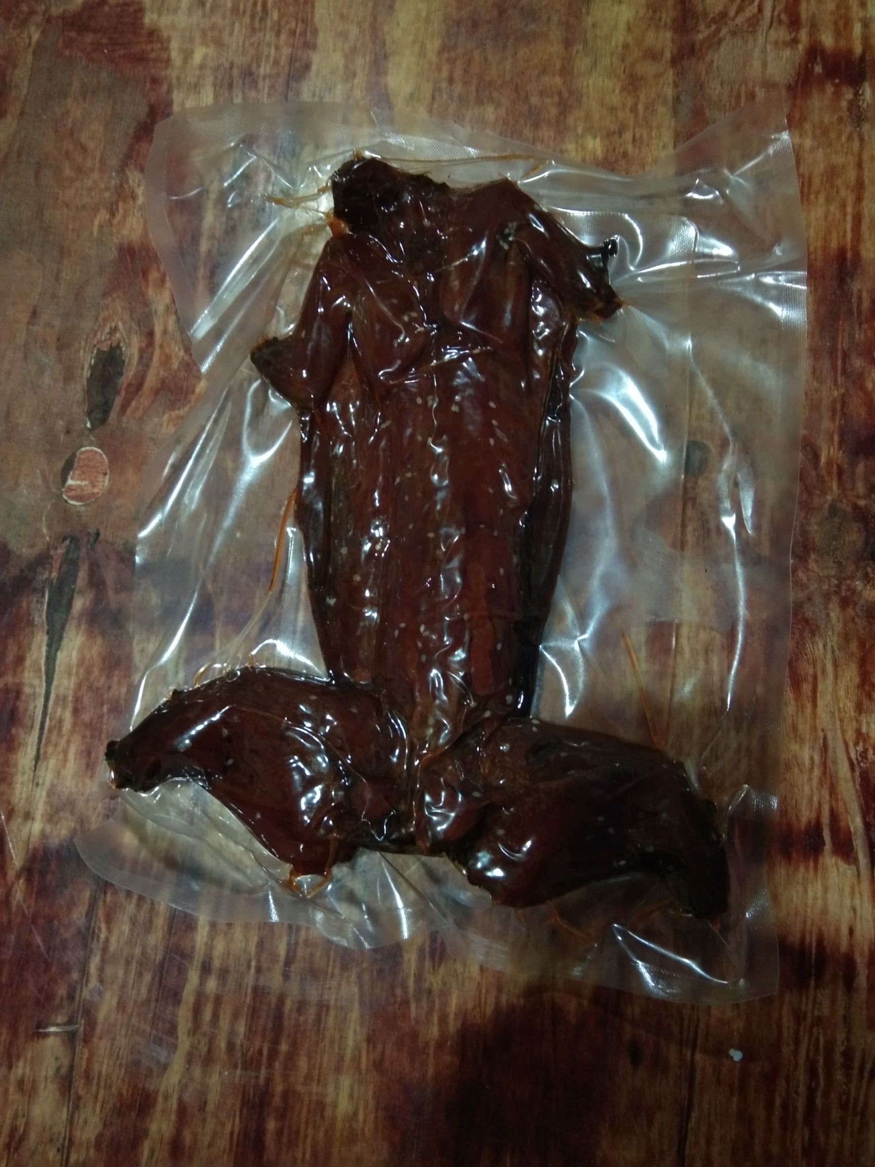  长期供应白条兔，兔头，兔皮，烤兔，兔丁，冷吃兔，湖北黑鸭。