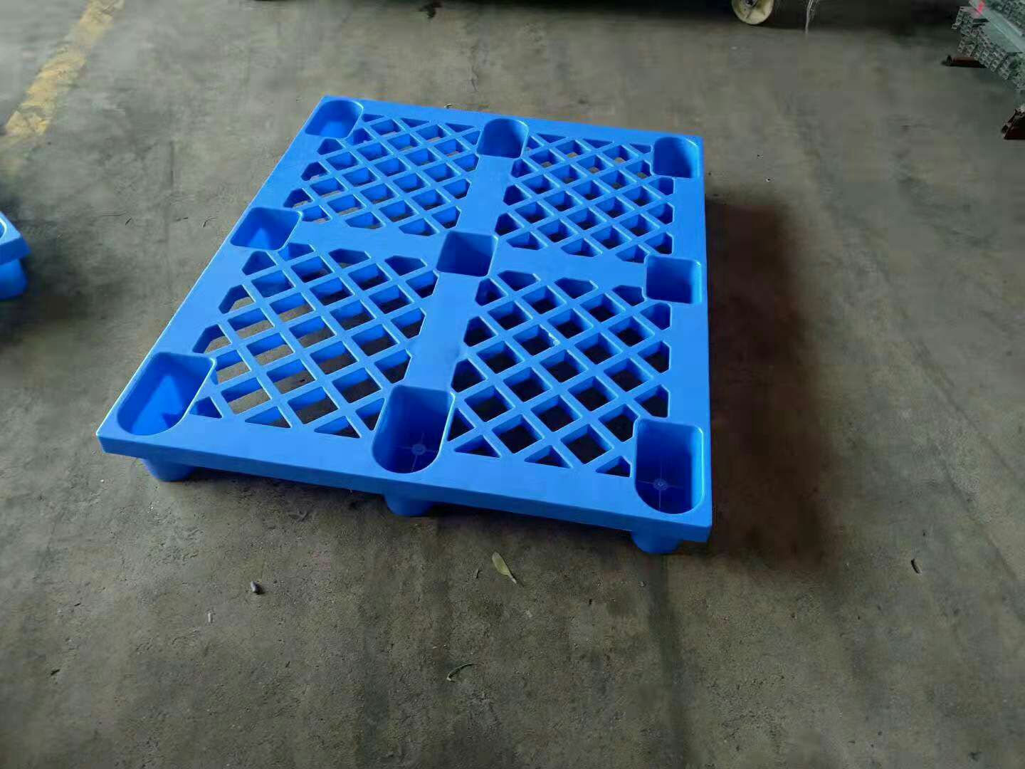 塑料托盘 九脚托盘，从4米多高的位置测试，丢下来都什么质量问题！