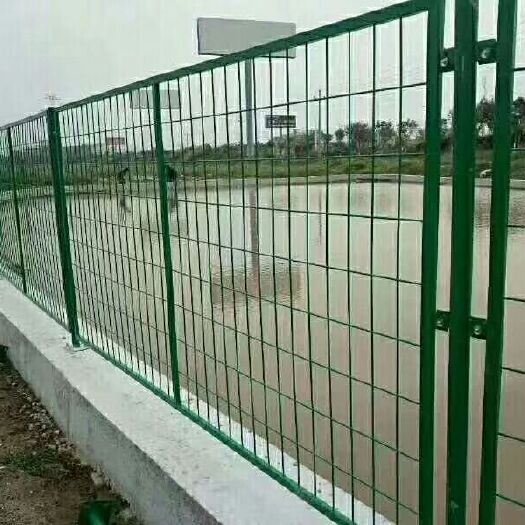 安平县护栏网/ 边框护栏围墙铁丝网围挡高速公路护栏安全防护网