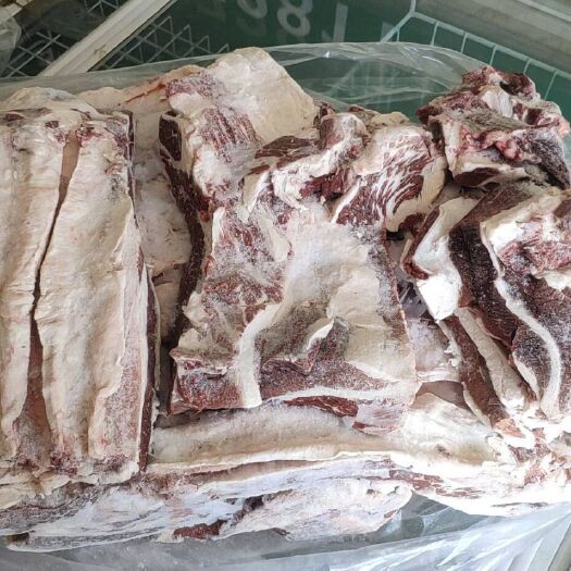 郑州 安格斯活牛，国产屠宰分割。牛腹肉大块。低价出货。