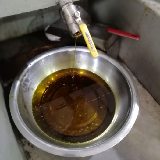 西安 关中菜籽油，自种，压榨，六道做工，吃的健康