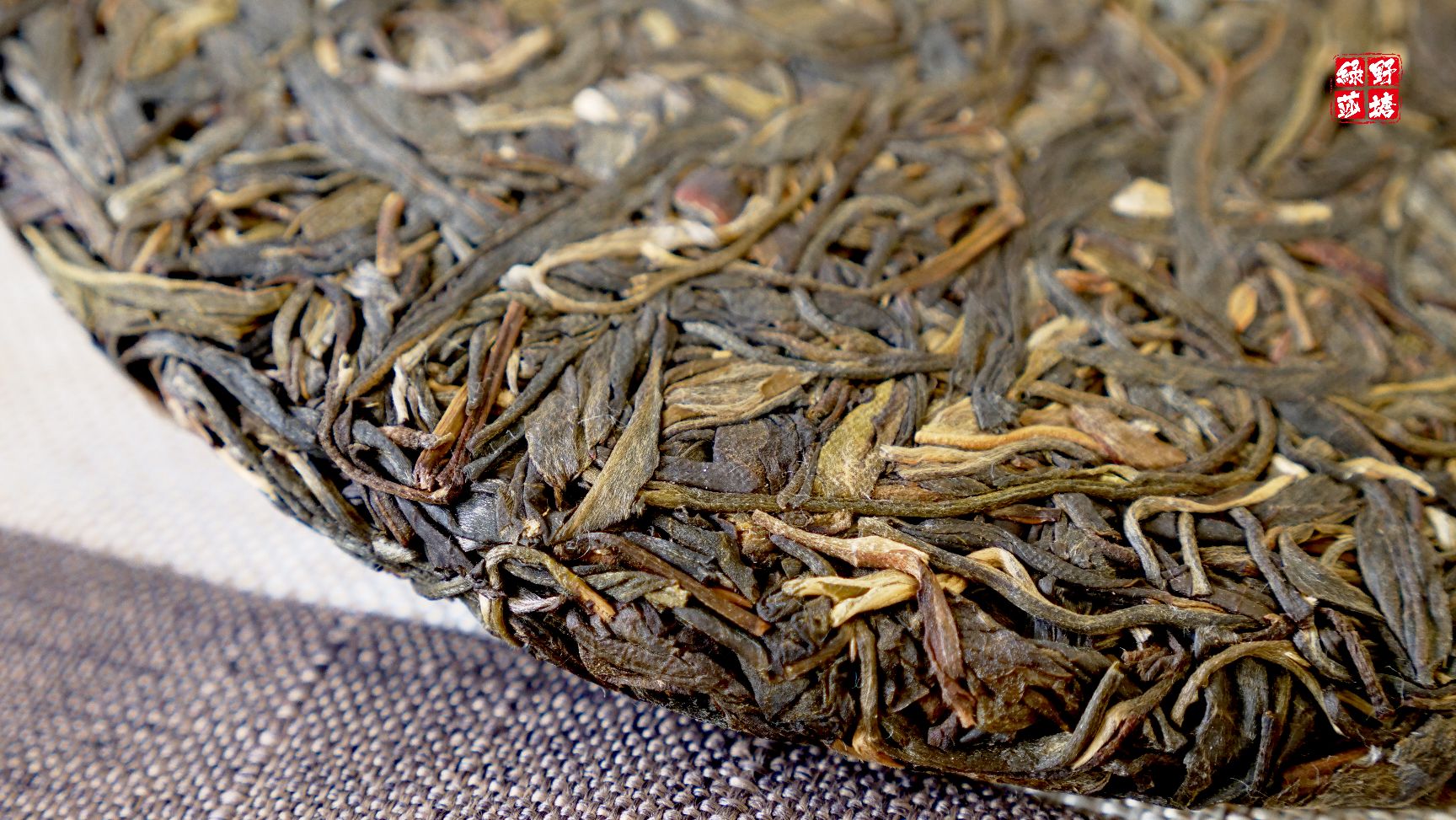 普洱饼茶 云南勐海贺开，布朗山；
  生态茶