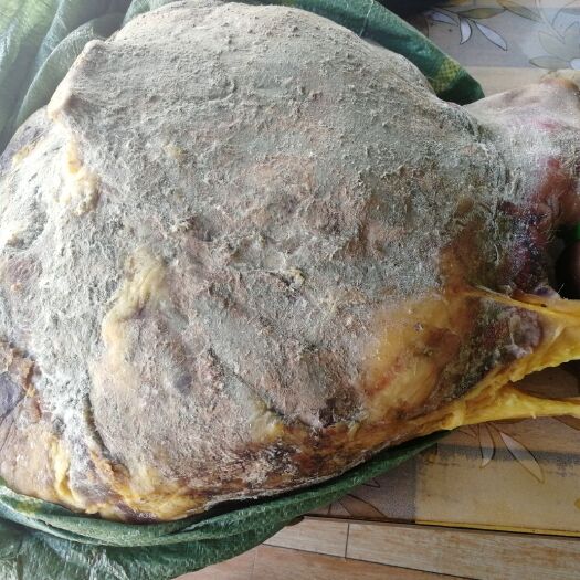 大火腿  一年以上   每只腿有30斤到40斤