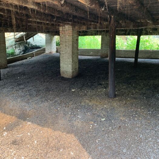 阳山县羊粪 卡车可直接到场运送，交通方便。350一吨
