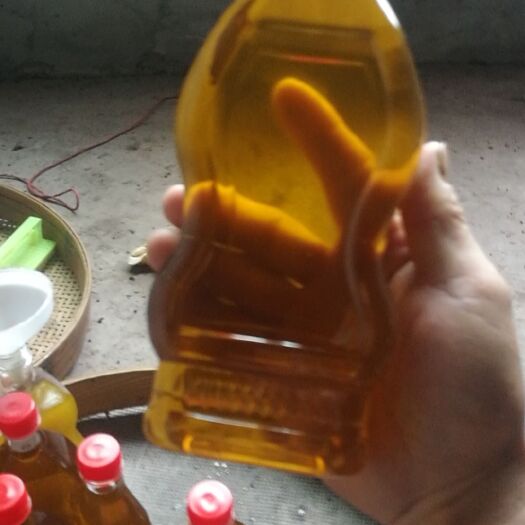 汉源县 汉源花椒油，纯手工炼治，一斤油一斤花椒，纯菜籽油。