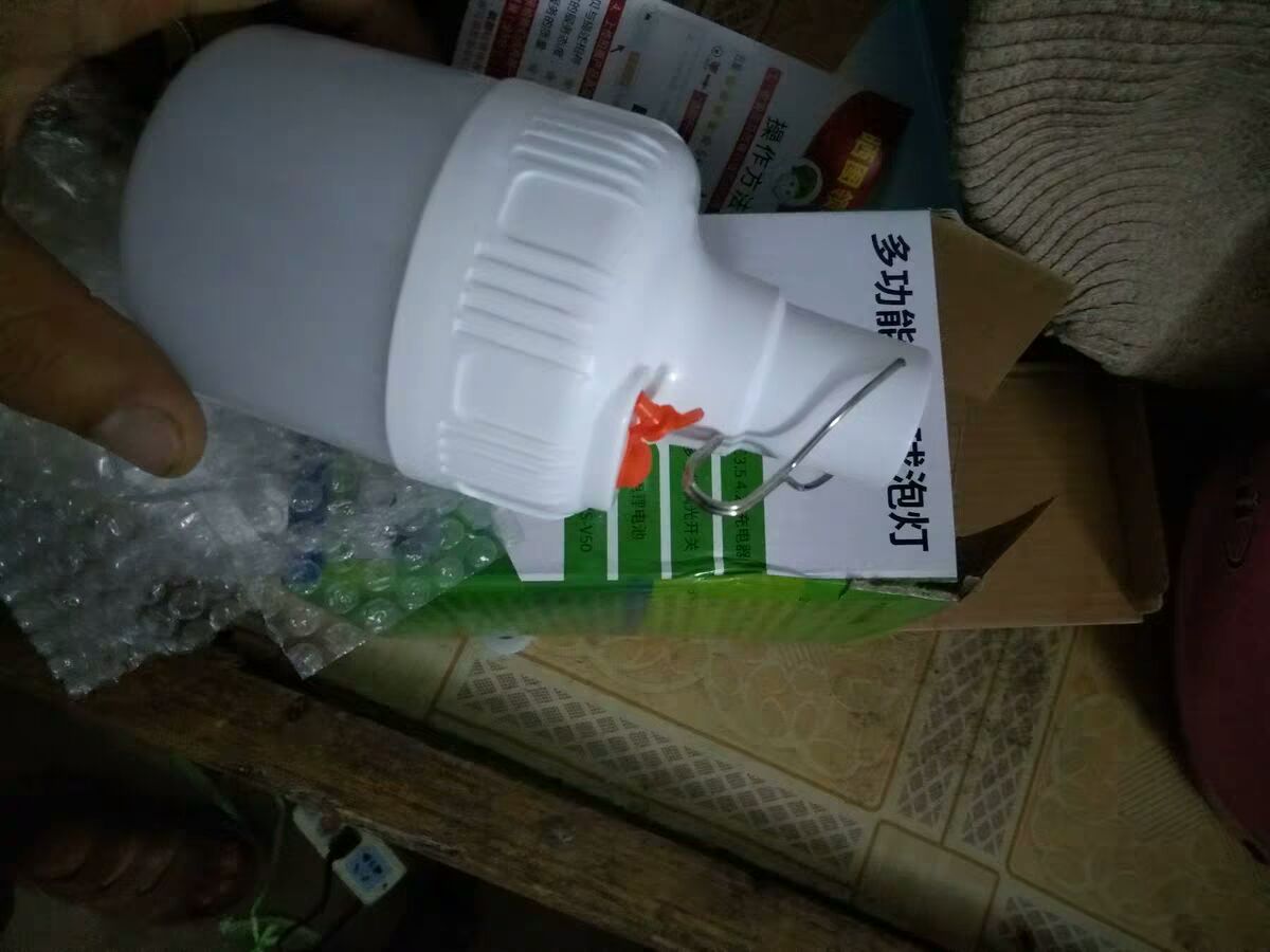 太阳能灯  led可充电灯泡停电应急照明灯家用式移动超亮户外夜市灯摆发电