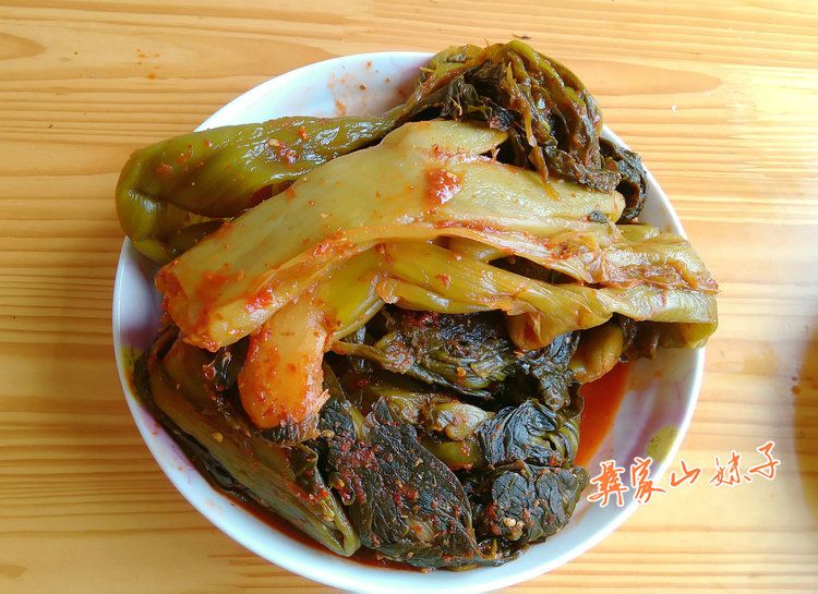 腌制青菜 我们家乡的腌菜挺出名的，相信有好多朋友都尝过