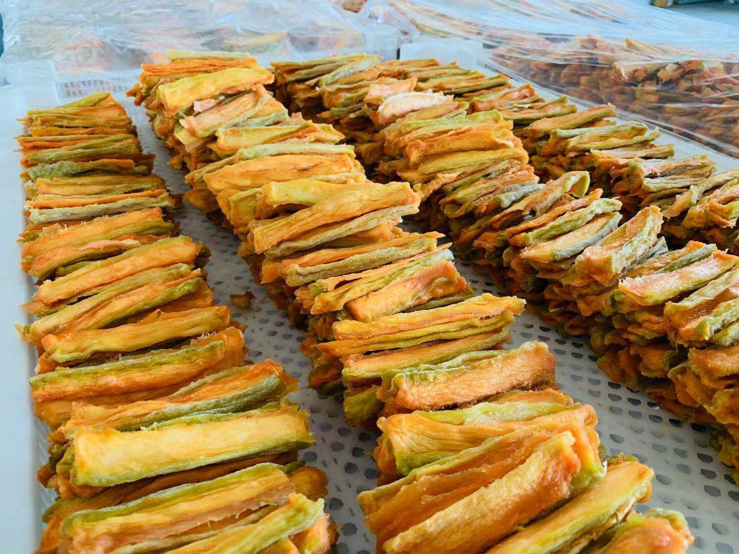 哈密瓜干 产地加工，新鲜出炉，味美甘甜，休闲与朋友共享