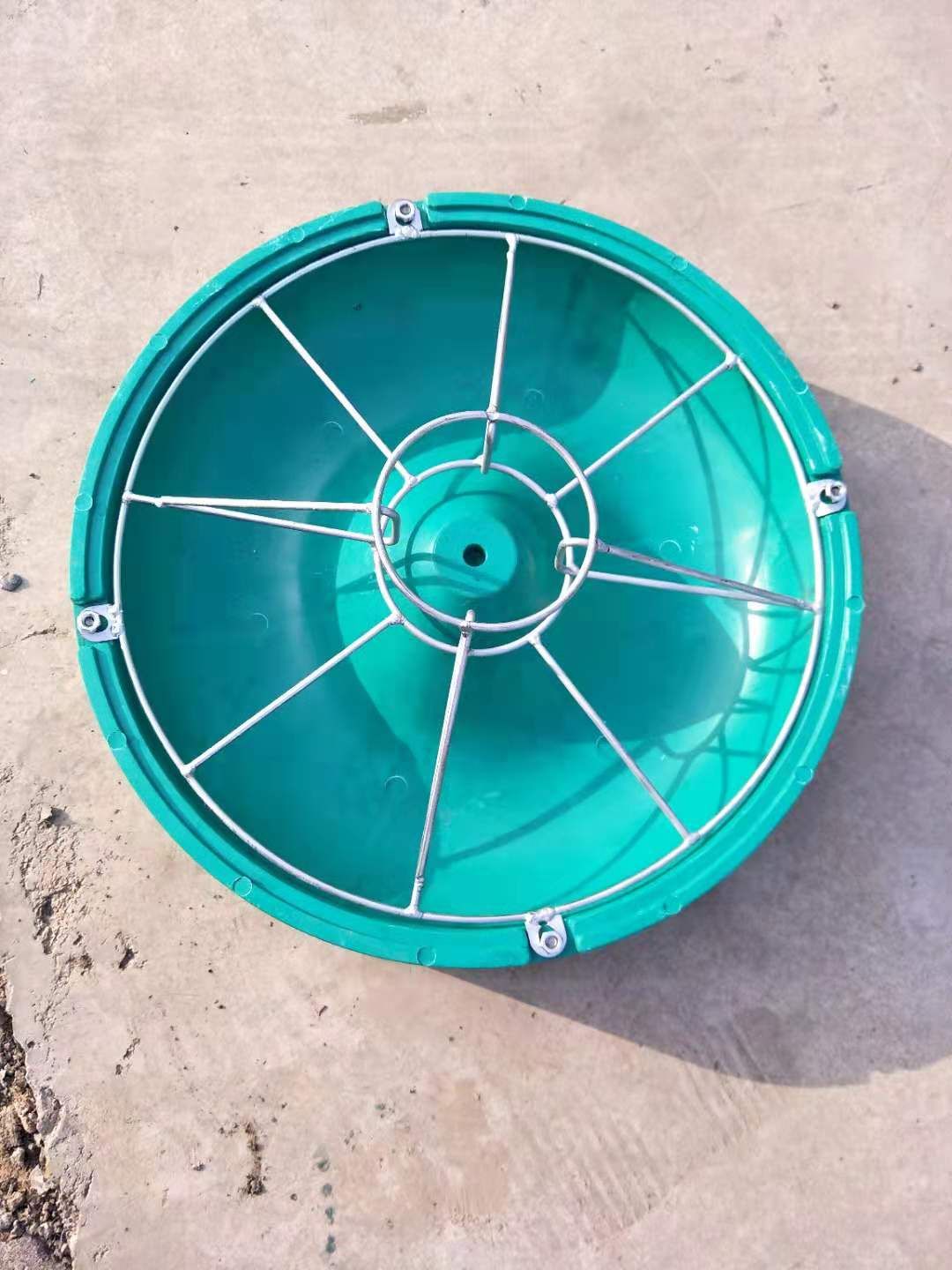  小猪料槽复合保育料槽复合材质食槽猪崽用