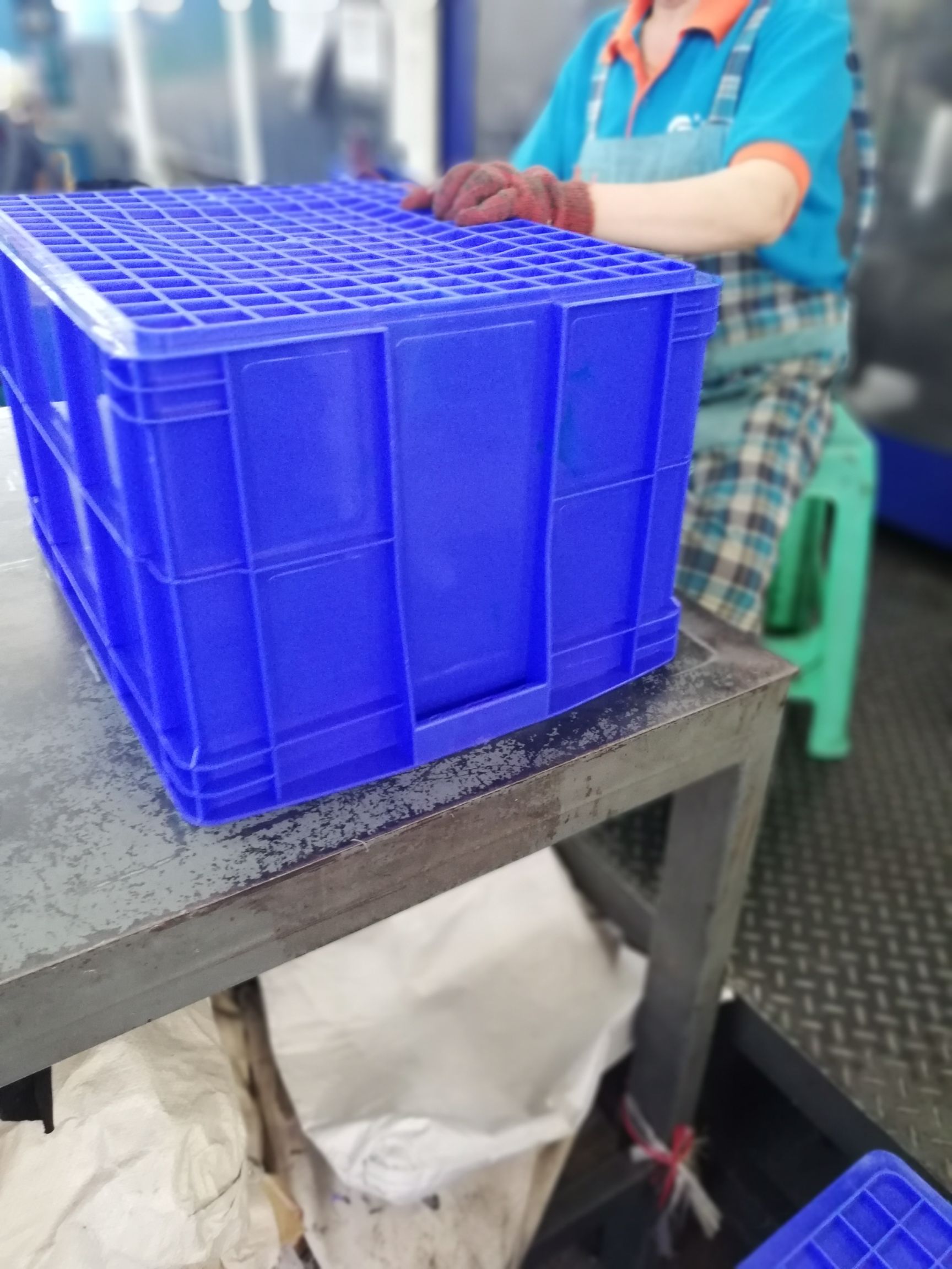 周转箱 包装塑胶箱厂家  塑胶厂家直销   带盖物流箱