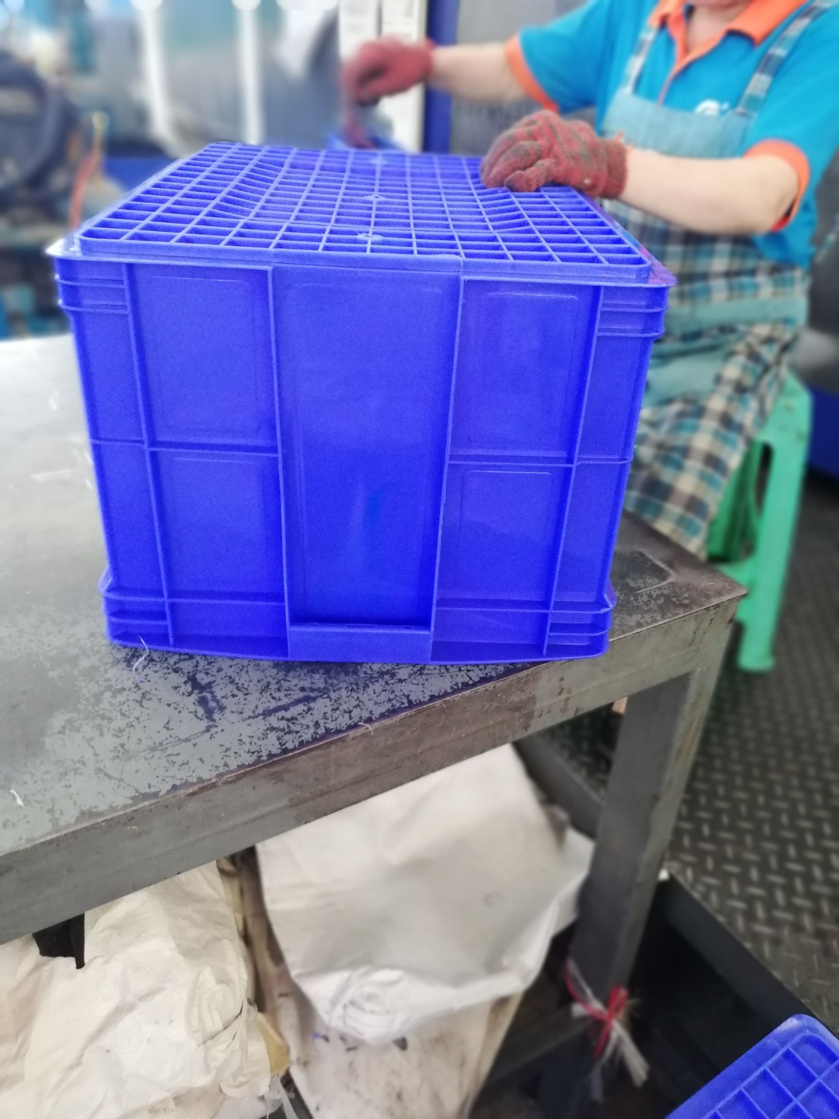 周转箱 包装塑胶箱厂家  塑胶厂家直销   带盖物流箱