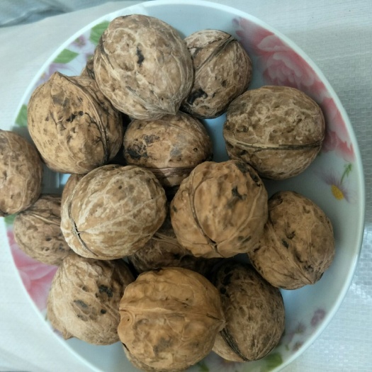 乡宁县 天然,无公害,无漂白,纯手工去皮,新鲜纸皮核桃出炉