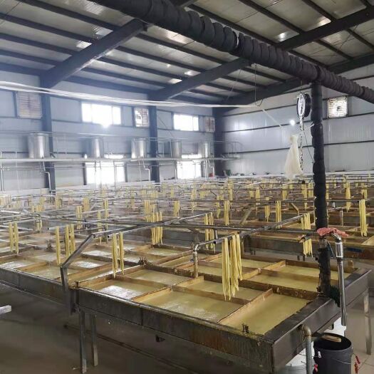 大庆腐竹 精选天然优质黄豆为原料，纯手工制作而成。豆香味浓郁。
