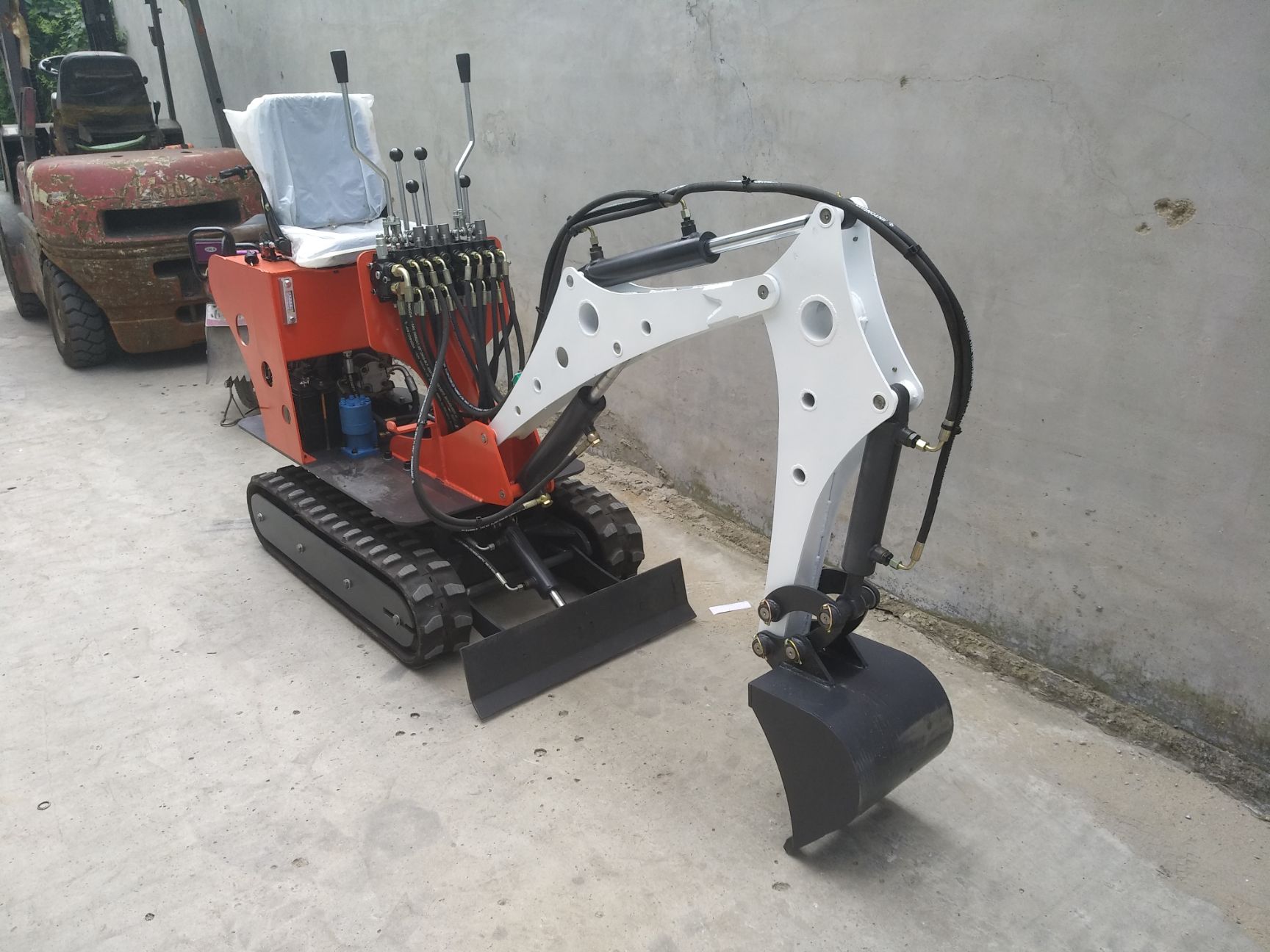 原厂直销小型挖掘机官道沟工程挖沟机回填挖土机农用果园小勾机