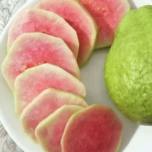 隆安县 红心芭乐，香味浓郁，甜甜的味道