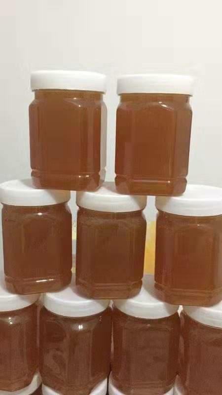 青阳县自然形成蜂蜜。从不添加任何糖类。自然花粉蜜。一年收割一次