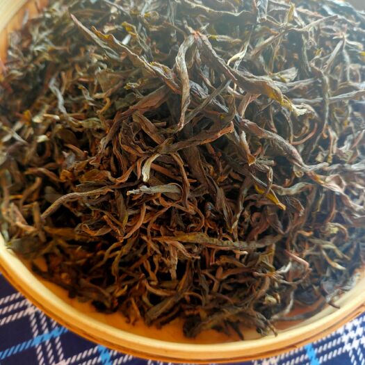 云县大叶古树普洱茶 秋茶全手工制作。口感好，香气足！轻微的苦涩，入口柔和，甜度高