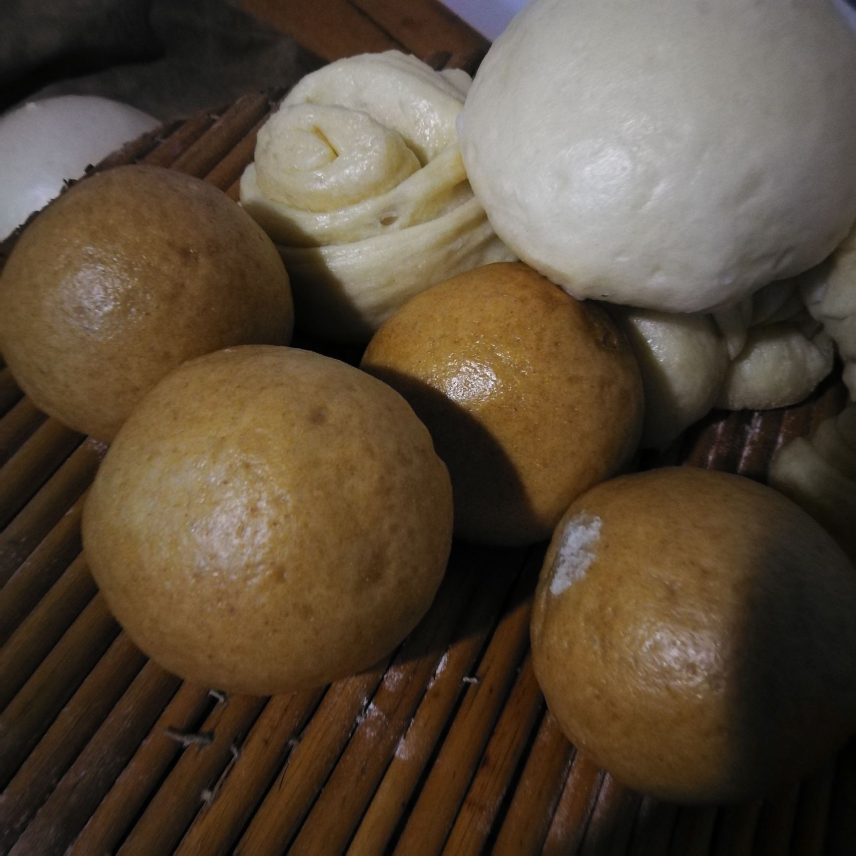 石磨加工的非转基因全麦粉，无污染，，包饺子，面条都行