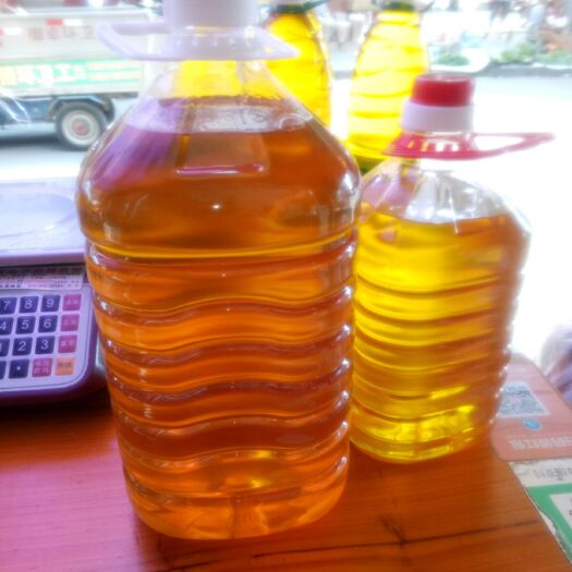 平南县 选用上等油料花生米，纯正一级冷榨花生油