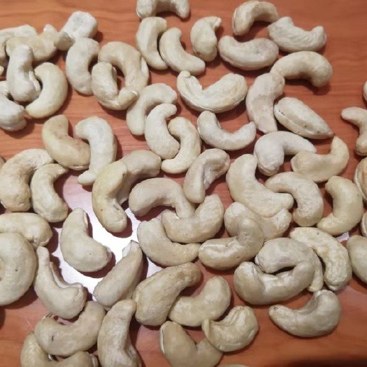 青岛 大量一手货源供应去皮腰果仁，国内完税交货，欢迎咨询。