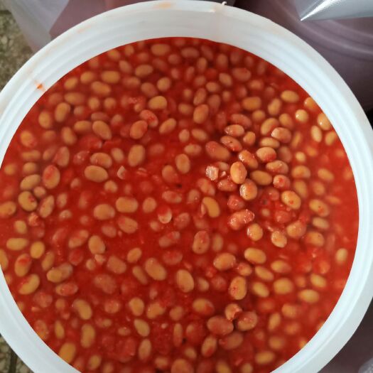 宿迁黄墩湖酱豆传承农家自制的工艺，色泽红润，鲜辣适口，酱香浓郁