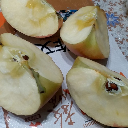 翼城县花牛苹果  膜袋冰糖心红富士苹果