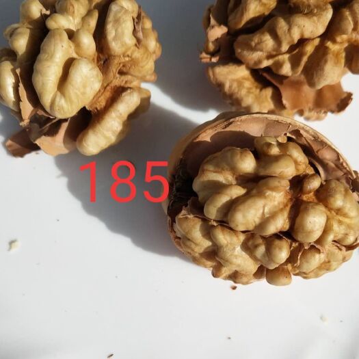 莎车县 185核桃，价格非常合适，今年的新货，洗完晒干过的，希望有个