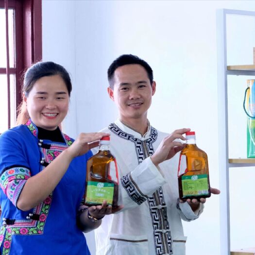 天柱县 来自云贵高原菜籽油、物理压榨、无任何化学添加、非转基因。