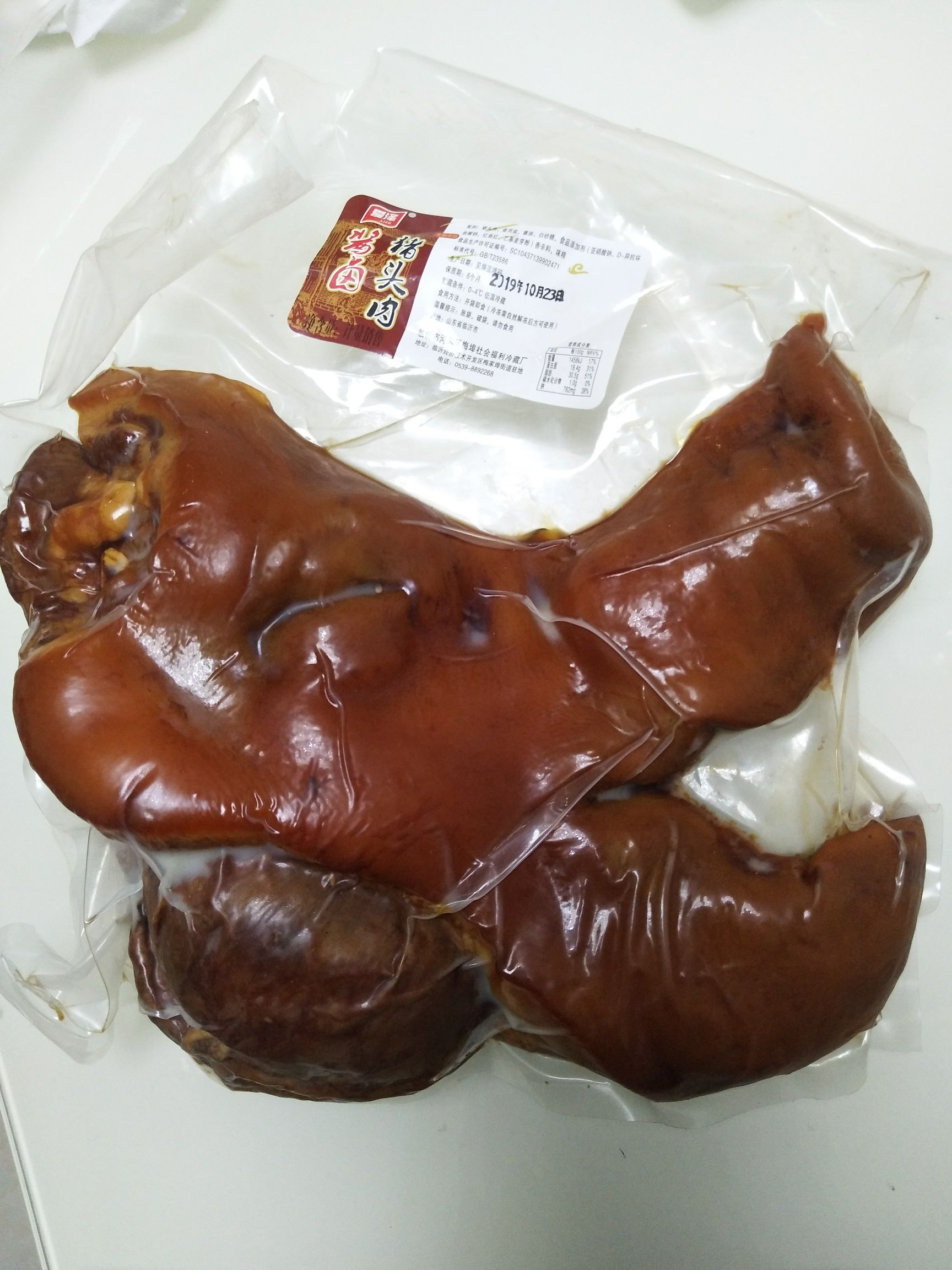 卤猪头肉  卤香猪头肉，烟熏油炸，味道醇香，肥不腻口，无任何