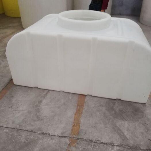 重庆市 平底卧式水箱   车载卧式水箱   滚塑卧式塑胶水箱