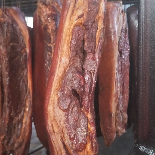 浏阳市 柴火烟熏红腊肉