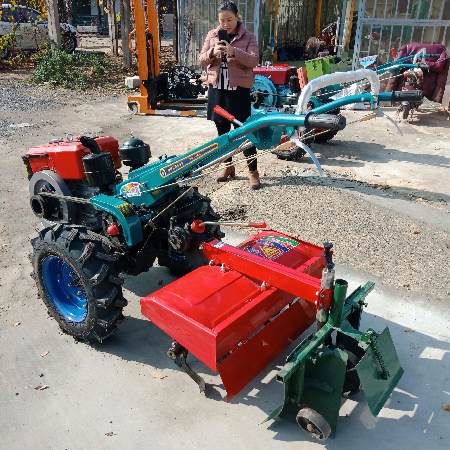曲阜市18馬力電啟動手扶車,1.2米旋耕機,草莓起壟器，翻轉犁