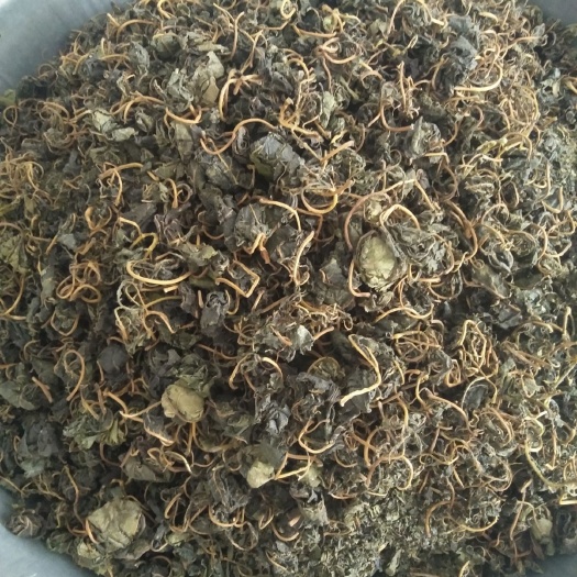 新安县桑叶茶 采用野生老桑树2年生支条新鲜叶子，经大火整叶炒制而成。