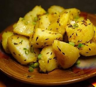  农村新鲜白土豆红土豆