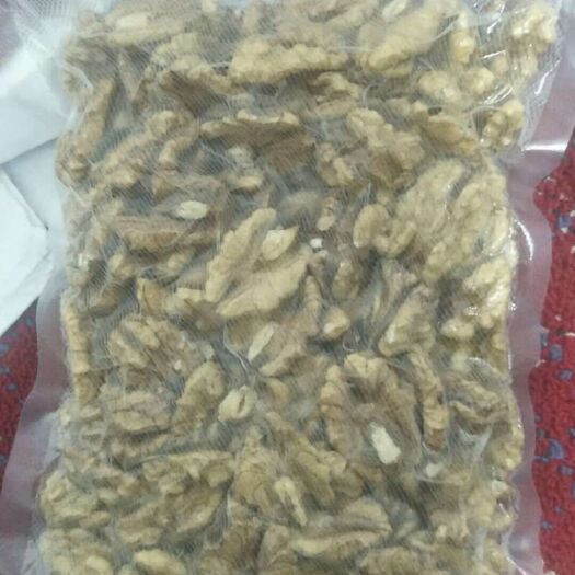 巩留县 手工现砸，手工精选。今年新产新疆生核桃仁原味真空包装