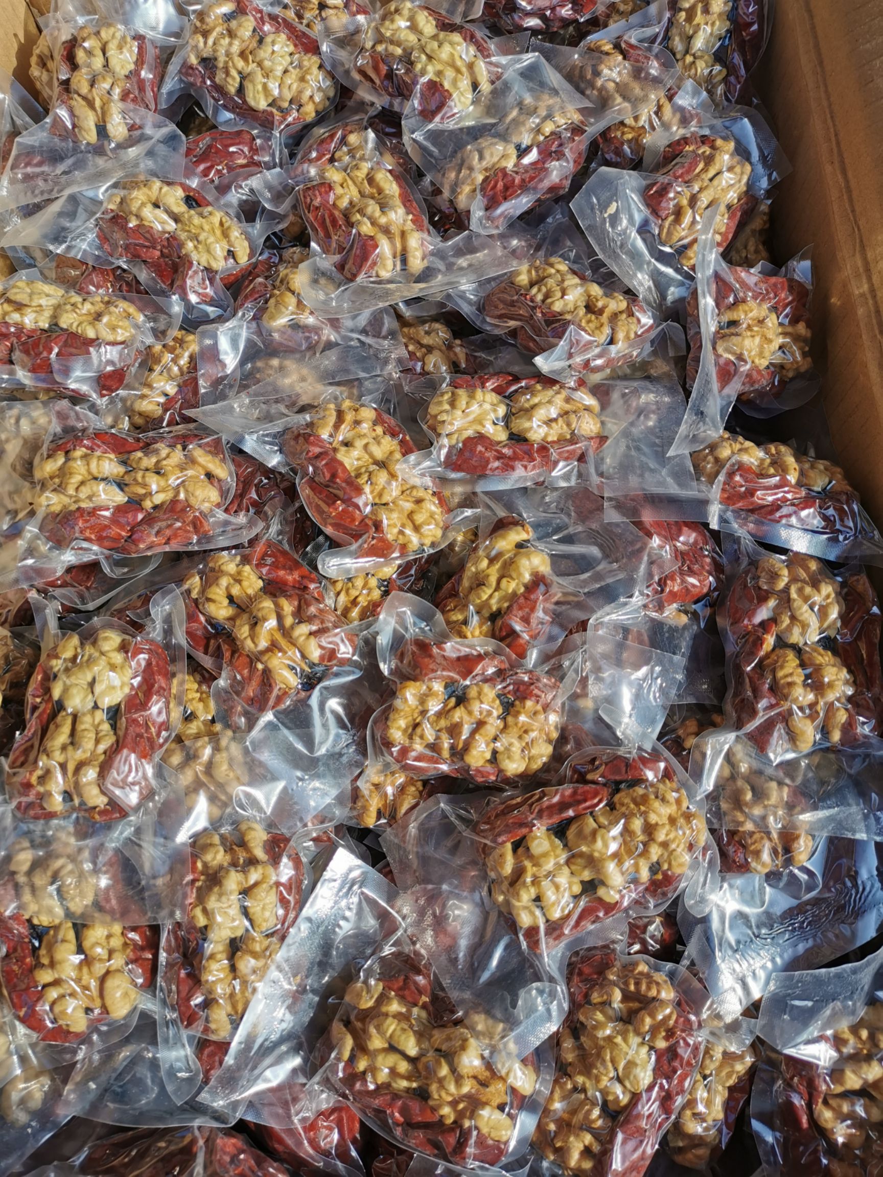  枣夹核桃 加黑加仑