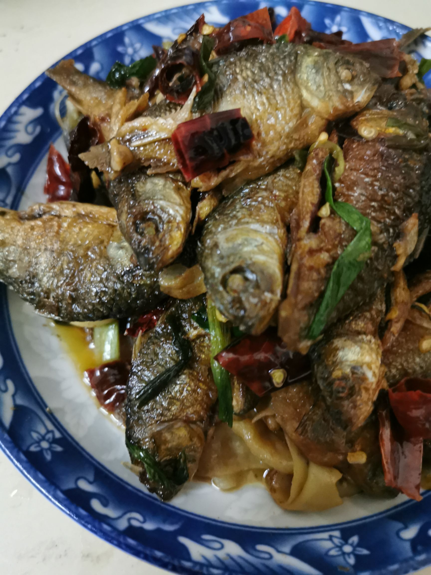 草鱼干 江西农家稻田烟熏小鲤鱼，烟熏王尾鱼，
