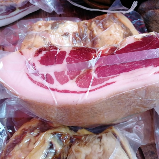  前腿腊肉   里面有扇子骨