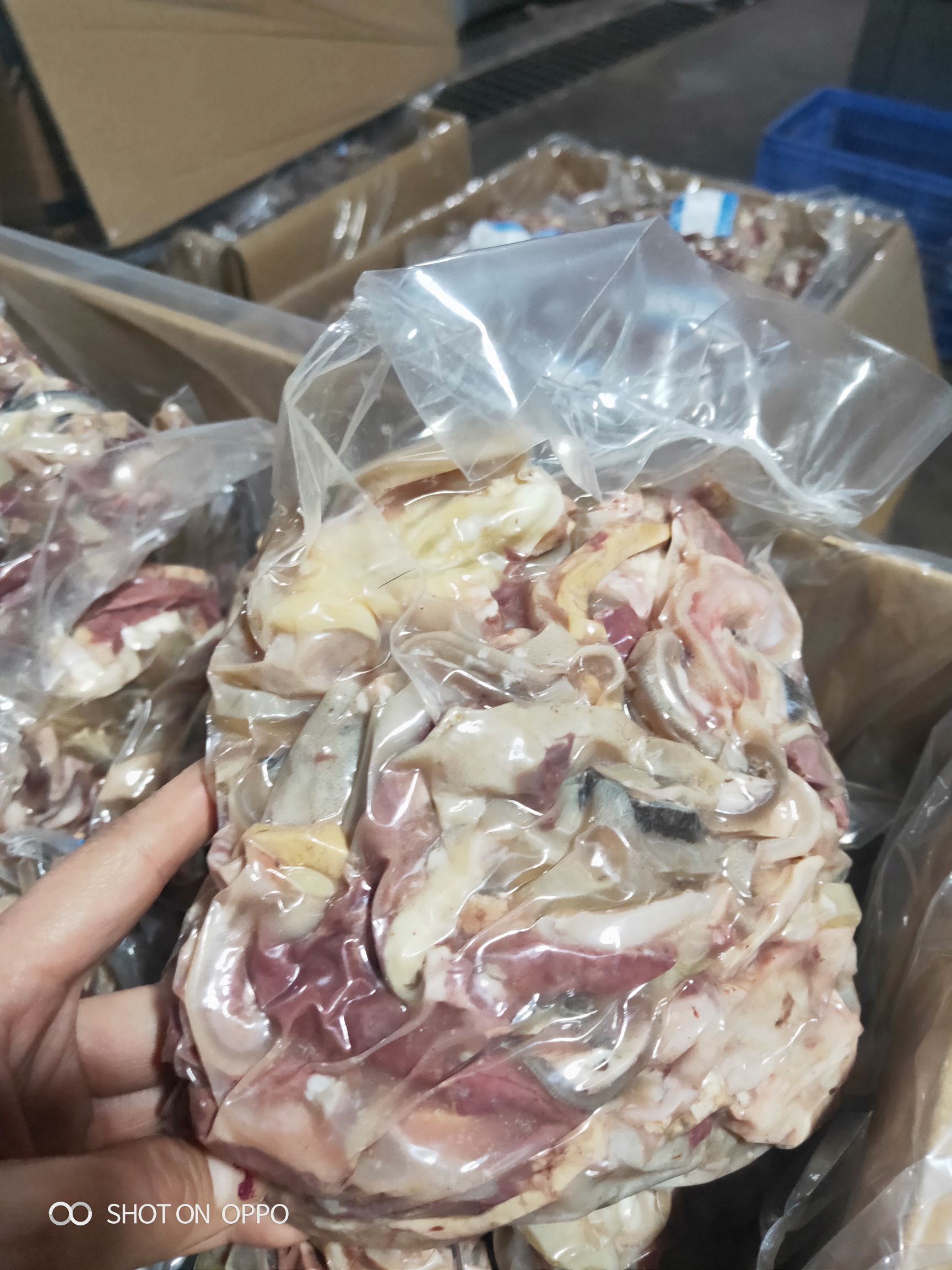 高比例羊杂，不带肝肺羊皮丝，配料有羊肚羊脸肉羊肠羊奶渣等