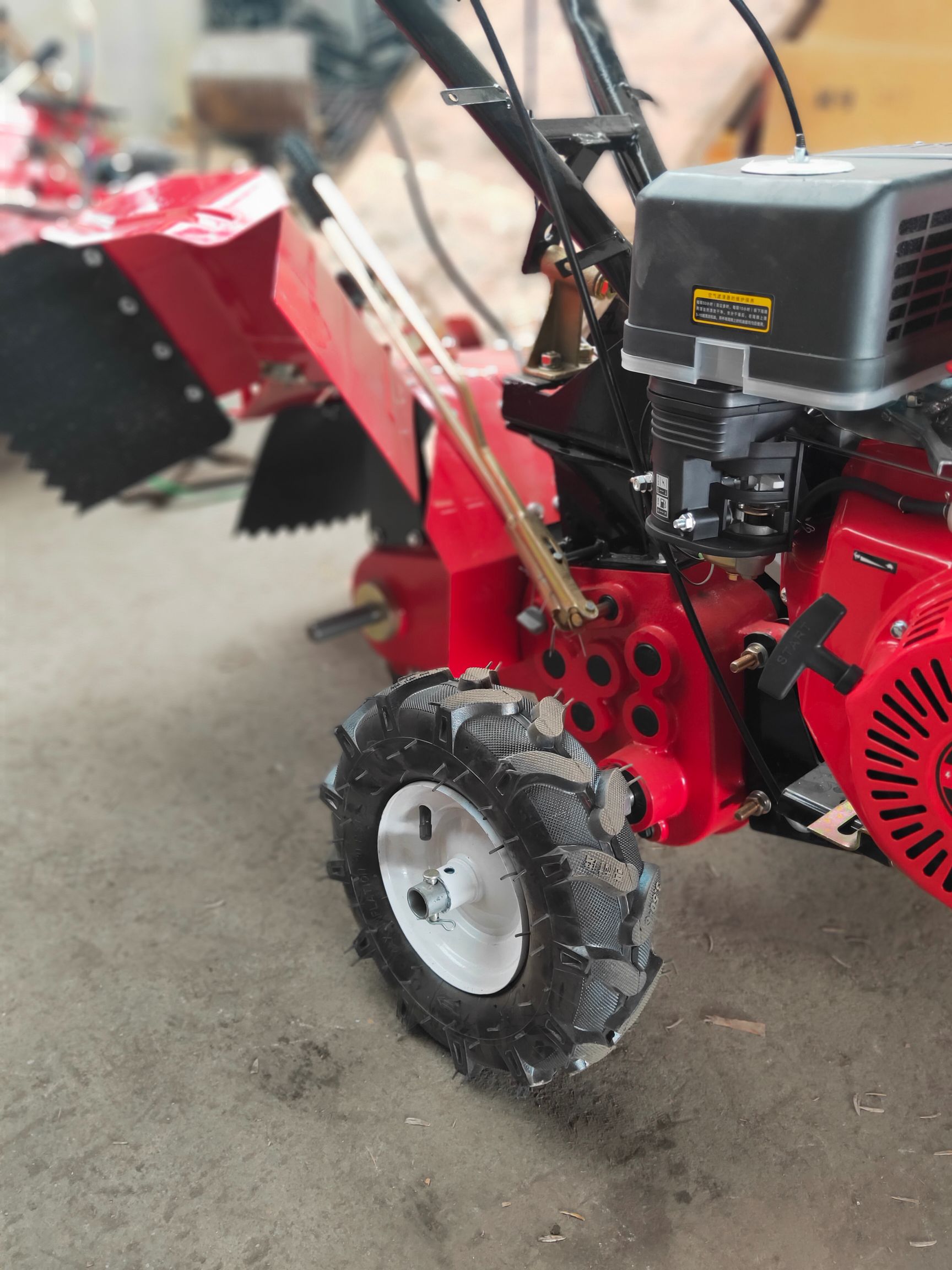 多功能微耕机新式四驱农用手扶拖拉机旋耕开沟松土犁地回填施肥